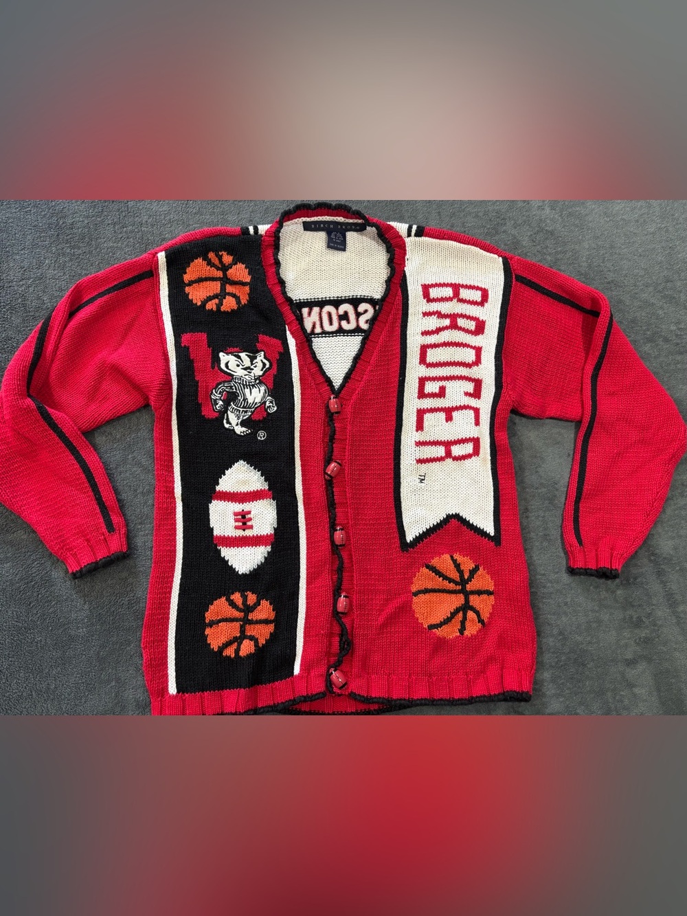 Birch Bros. Wisconsin Badgers Sports Cardigan Sweater Knit Size Medium Red